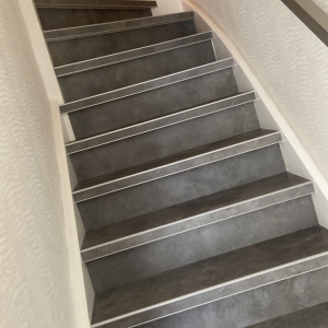 Trap bekleden met PVC - ART Woninginrichting