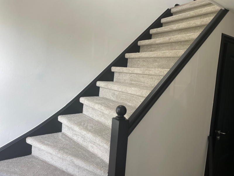 Trap bekleden met tapijt in Delfgauw