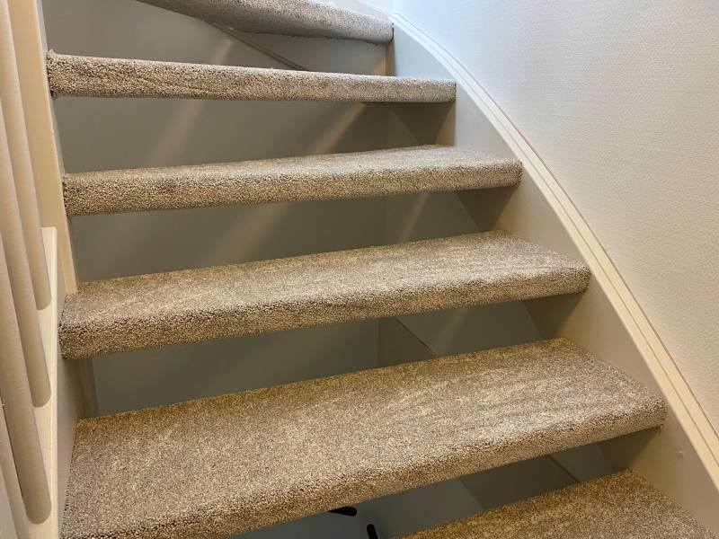 Trap bekleden met tapijt in Papendrecht