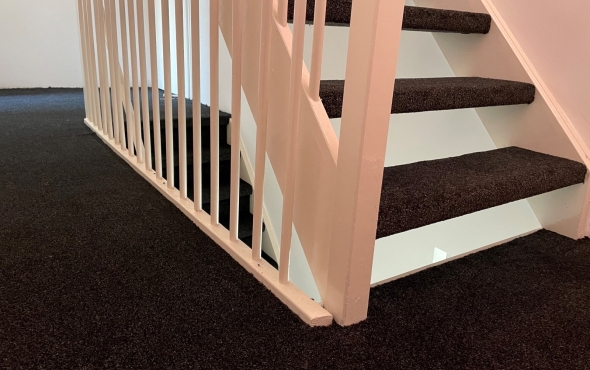 Trap bekleden met tapijt in Alblasserdam