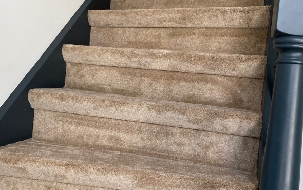 Trap bekleden met tapijt Houten