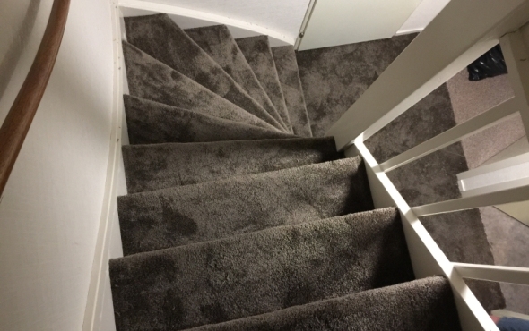 Trap bekleden met tapijt in Leidschendam