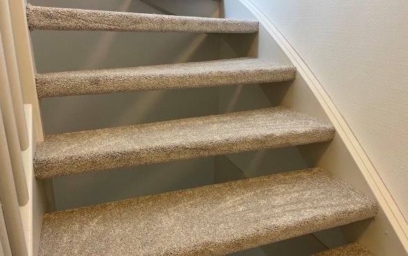 Trap bekleden met tapijt in Papendrecht