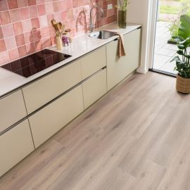 Laminaat Lichtbruin Eiken gratis gelegd aanbieding - ART Woninginrichting