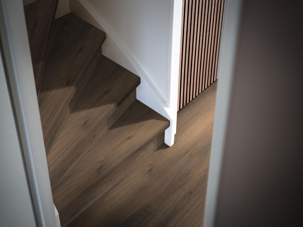 PVC traprenovatie overzettreden avanto warm brown