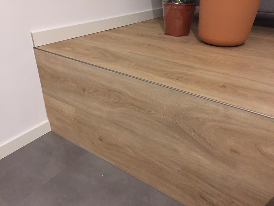 Trap bekleden met pvc stroken - Traprenovatie pvc afgewerkt met profiel - ART Woninginrichting